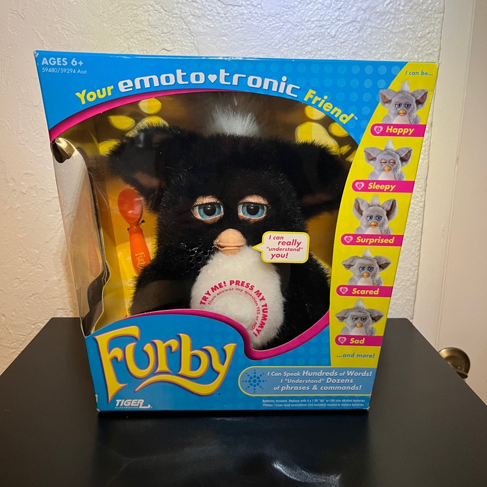 Tuxedo Furby Emoto-Tronic 2005 - NEW